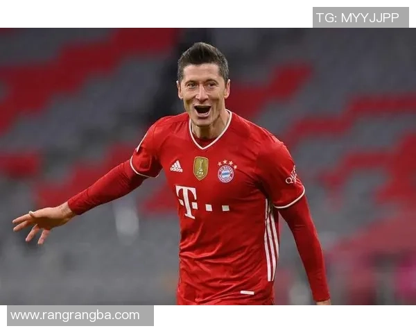 莱万状态火热欧冠赛场独占鳌头10场12球领跑射手榜